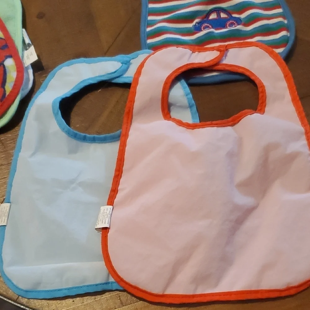 🐻  6 Assorted Baby Bibs